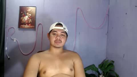 Snapshot of mr_olivercummerx chatting on 05/24/26, 04:28 mr_olivercummerx online show from 05/24/26, 04:28