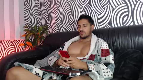 Snapshot of mr_real_aaron chatting on 12/02/24, 09:02 AARON online show from 12/02/24, 09:02