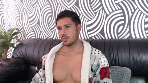 Snapshot of mr_real_aaron chatting on 12/06/24, 12:16 AARON online show from 12/06/24, 12:16