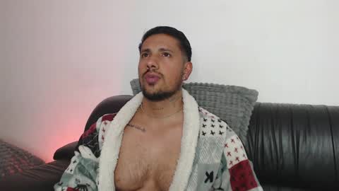 Snapshot of mr_real_aaron chatting on 04/17/26, 03:53 AARON online show from 04/17/26, 03:53