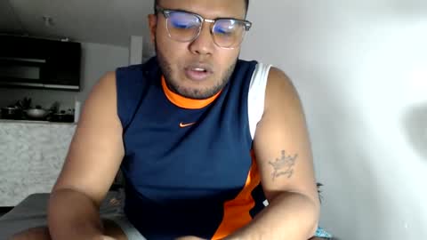 Snapshot of mr_santos01 chatting on 02/11/25, 05:29 Santos online show from 02/11/25, 05:29