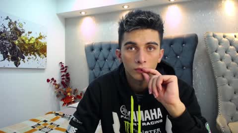 Snapshot of mr_williseo chatting on 12/03/24, 08:06 williseo online show from 12/03/24, 08:06