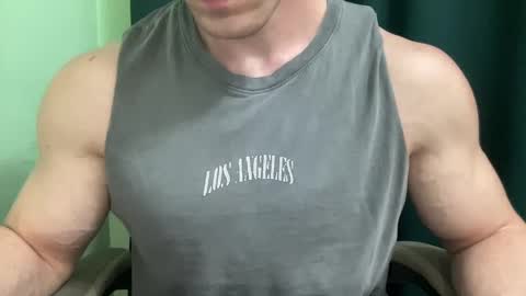 Snapshot of mrbiceps_23 chatting on 12/15/24, 04:15 Mrbiceps23 online show from 12/15/24, 04:15