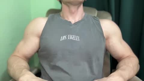Snapshot of mrbiceps_23 chatting on 12/20/24, 12:38 Mrbiceps23 online show from 12/20/24, 12:38