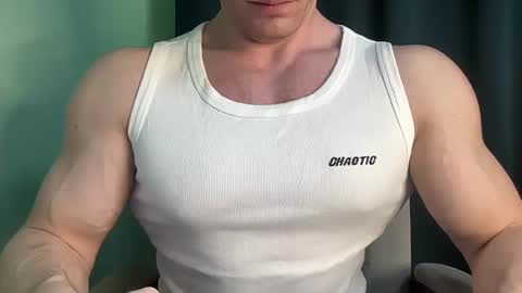 Snapshot of mrbiceps_23 chatting on 12/27/24, 05:05 Mrbiceps23 online show from 12/27/24, 05:05