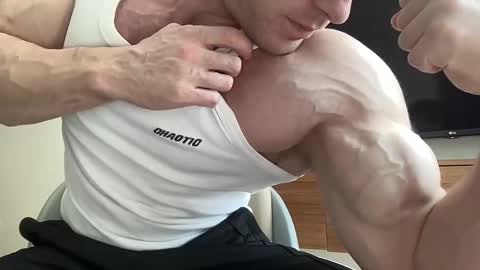 Snapshot of mrbiceps_23 chatting on 01/09/25, 06:38 Mrbiceps23 online show from 01/09/25, 06:38