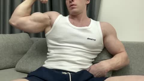 Snapshot of mrbiceps_23 chatting on 01/11/25, 02:04 Mrbiceps23 online show from 01/11/25, 02:04