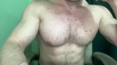Snapshot of mrbiceps_23 chatting on 01/24/25, 04:06 Mrbiceps23 online show from 01/24/25, 04:06