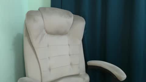 Snapshot of mrbiceps_23 chatting on 02/15/25, 12:01 Mrbiceps23 online show from 02/15/25, 12:01