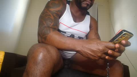 Snapshot of mrbrown_strong chatting on 06/08/26, 12:38 mr brown online show from 06/08/26, 12:38