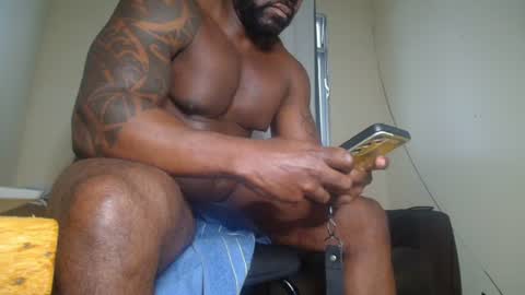 Snapshot of mrbrown_strong chatting on 07/13/26, 01:14 mr brown online show from 07/13/26, 01:14