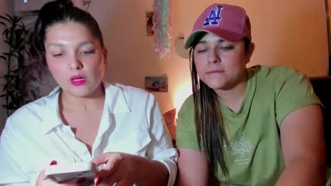 Snapshot of mrbuu_ chatting on 12/06/24, 05:20 Laura online show from 12/06/24, 05:20