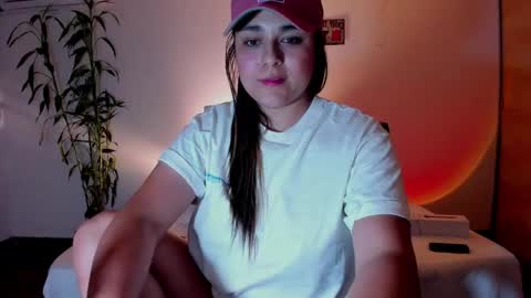 Snapshot of mrbuu_ chatting on 01/10/25, 11:00 Laura online show from 01/10/25, 11:00