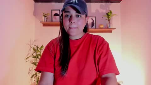 Snapshot of mrbuu_ chatting on 01/21/25, 05:38 Laura online show from 01/21/25, 05:38