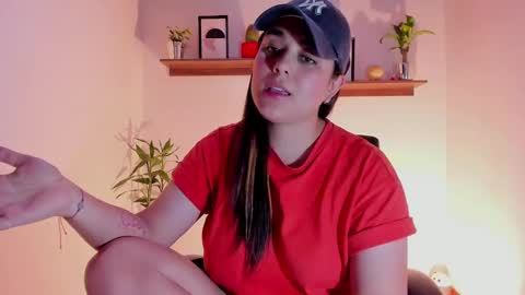 Snapshot of mrbuu_ chatting on 01/21/25, 08:41 Laura online show from 01/21/25, 08:41