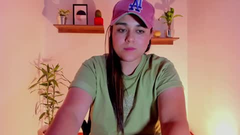 Snapshot of mrbuu_ chatting on 01/22/25, 07:46 Laura online show from 01/22/25, 07:46