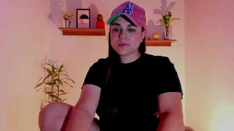 Snapshot of mrbuu_ chatting on 01/23/25, 05:02 Laura online show from 01/23/25, 05:02