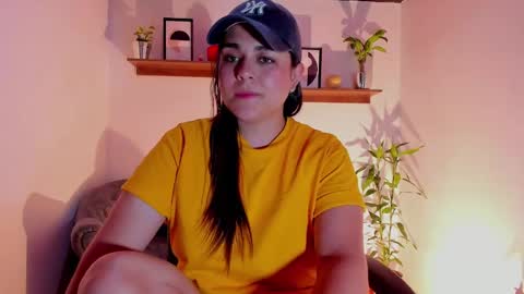 Snapshot of mrbuu_ chatting on 01/29/25, 06:43 Laura online show from 01/29/25, 06:43