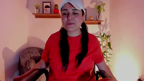 Snapshot of mrbuu_ chatting on 02/13/25, 04:00 Laura online show from 02/13/25, 04:00