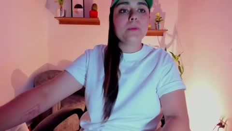 Snapshot of mrbuu_ chatting on 02/15/25, 02:58 Laura online show from 02/15/25, 02:58