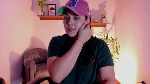 Snapshot of mrbuu_ chatting on 02/17/25, 02:31 Laura online show from 02/17/25, 02:31