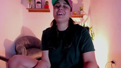 Snapshot of mrbuu_ chatting on 02/17/25, 05:36 Laura online show from 02/17/25, 05:36