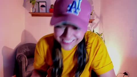 Snapshot of mrbuu_ chatting on 02/18/25, 03:31 Laura online show from 02/18/25, 03:31