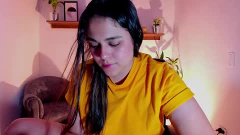 Snapshot of mrbuu_ chatting on 02/18/25, 08:16 Laura online show from 02/18/25, 08:16