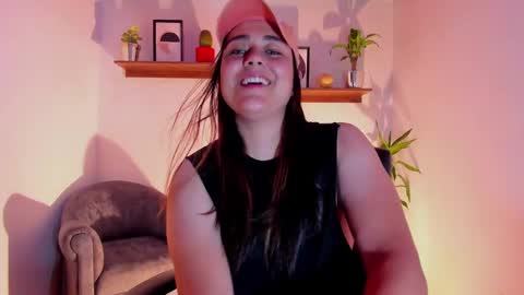 Snapshot of mrbuu_ chatting on 02/22/25, 06:17 Laura online show from 02/22/25, 06:17