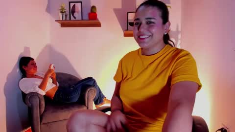 Snapshot of mrbuu_ chatting on 03/06/25, 01:05 Laura online show from 03/06/25, 01:05