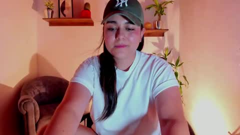 Snapshot of mrbuu_ chatting on 03/11/25, 03:48 Laura online show from 03/11/25, 03:48