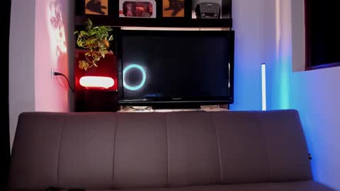 Snapshot of mrbuu_ chatting on 09/10/25, 02:11 Laura online show from 09/10/25, 02:11