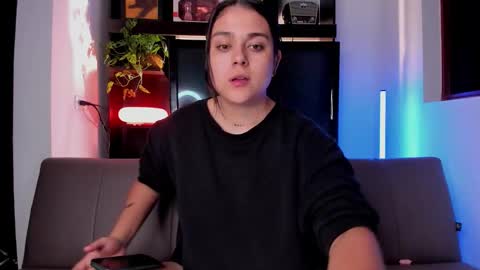 Snapshot of mrbuu_ chatting on 09/15/25, 03:50 Laura online show from 09/15/25, 03:50