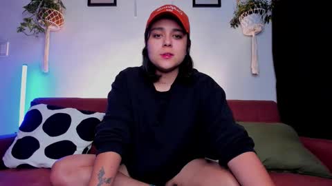 Snapshot of mrbuu_ chatting on 10/24/25, 06:54 Laura online show from 10/24/25, 06:54