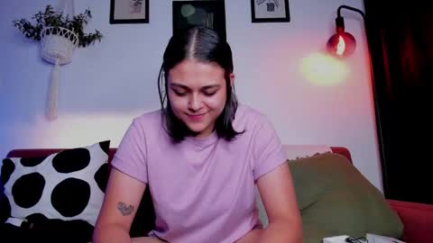 Snapshot of mrbuu_ chatting on 10/28/25, 10:45 Laura online show from 10/28/25, 10:45