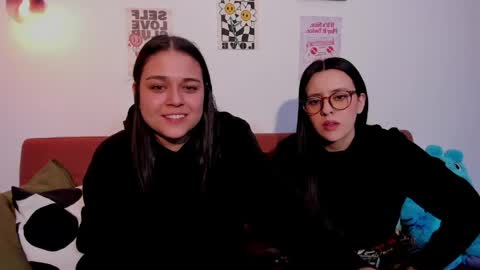 Snapshot of mrbuu_ chatting on 06/03/26, 03:31 Laura online show from 06/03/26, 03:31