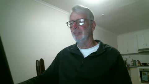 Snapshot of mrcreek1531 chatting on 05/01/26, 10:42 mrcreek1531 online show from 05/01/26, 10:42