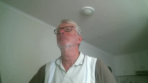 Snapshot of mrcreek1531 chatting on 05/15/26, 02:07 mrcreek1531 online show from 05/15/26, 02:07