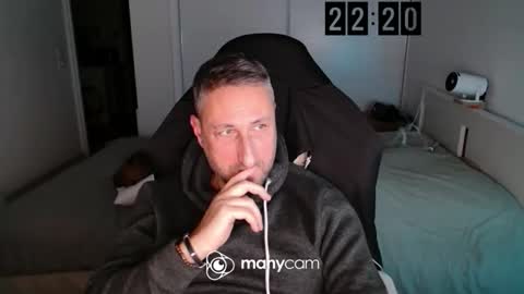 Snapshot of mrdr0o0o chatting on 12/14/25, 09:19 mrdr0o0o online show from 12/14/25, 09:19