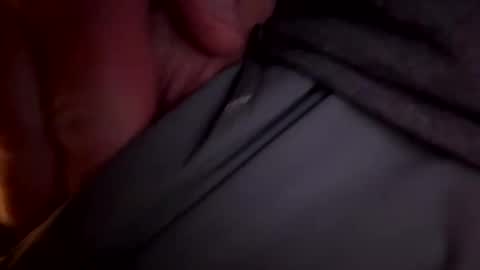 Snapshot of mreric_210 chatting on 10/24/25, 04:42 mreric_210 online show from 10/24/25, 04:42