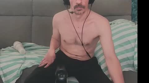 Snapshot of mreurope69 chatting on 11/23/25, 03:39 I am Hardy online show from 11/23/25, 03:39