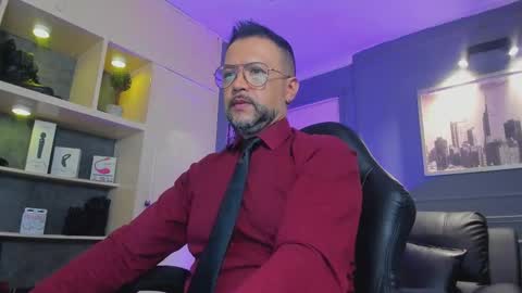 Snapshot of mrfrank_tattoo chatting on 12/17/25, 11:38 MrFrank. online show from 12/17/25, 11:38