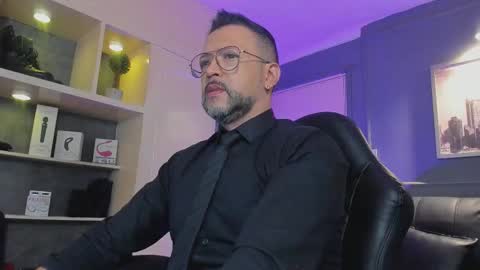 Snapshot of mrfrank_tattoo chatting on 12/18/25, 11:38 MrFrank. online show from 12/18/25, 11:38