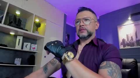 Snapshot of mrfrank_tattoo chatting on 01/11/26, 01:27 MrFrank. online show from 01/11/26, 01:27