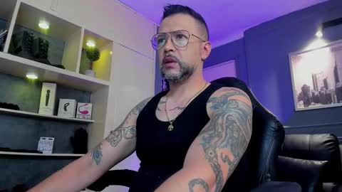 Snapshot of mrfrank_tattoo chatting on 01/18/26, 01:48 MrFrank. online show from 01/18/26, 01:48