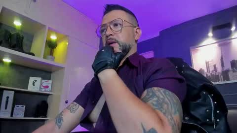 Snapshot of mrfrank_tattoo chatting on 02/01/26, 10:36 MrFrank. online show from 02/01/26, 10:36