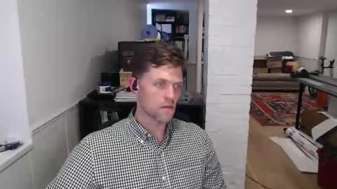Snapshot of mrkenridge chatting on 04/29/26, 06:03 mrkenridge online show from 04/29/26, 06:03