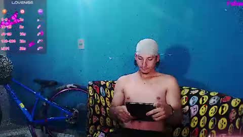 Snapshot of mrkingsaintx chatting on 06/15/26, 09:11 DEIVI online show from 06/15/26, 09:11