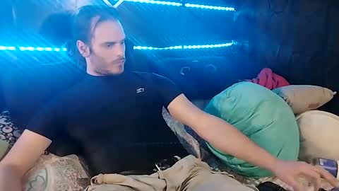 Snapshot of mrkinksized chatting on 03/11/25, 04:21 MrKinkSized online show from 03/11/25, 04:21