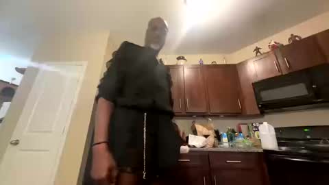 Longbi1 online show from 10/16/25, 10:11